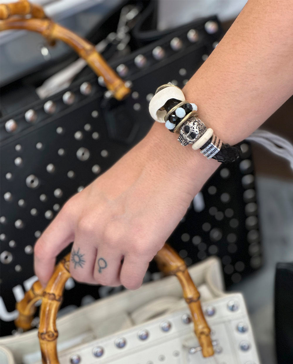 Brazalete negro calavera Dellmon