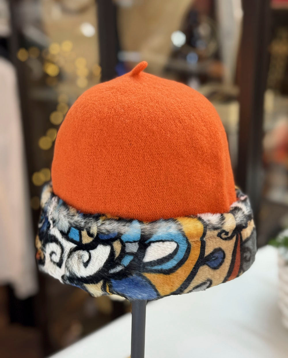 Gorro laranja com borda de pele estampada Poesia d´Elite