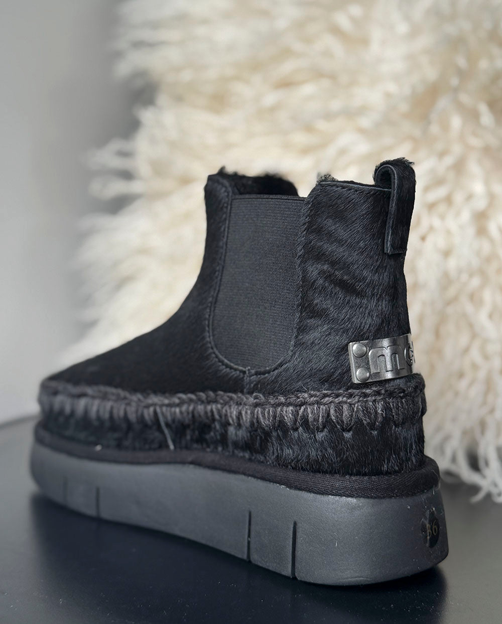MOU Eskimo Bounce chelsea boot pony skin negro