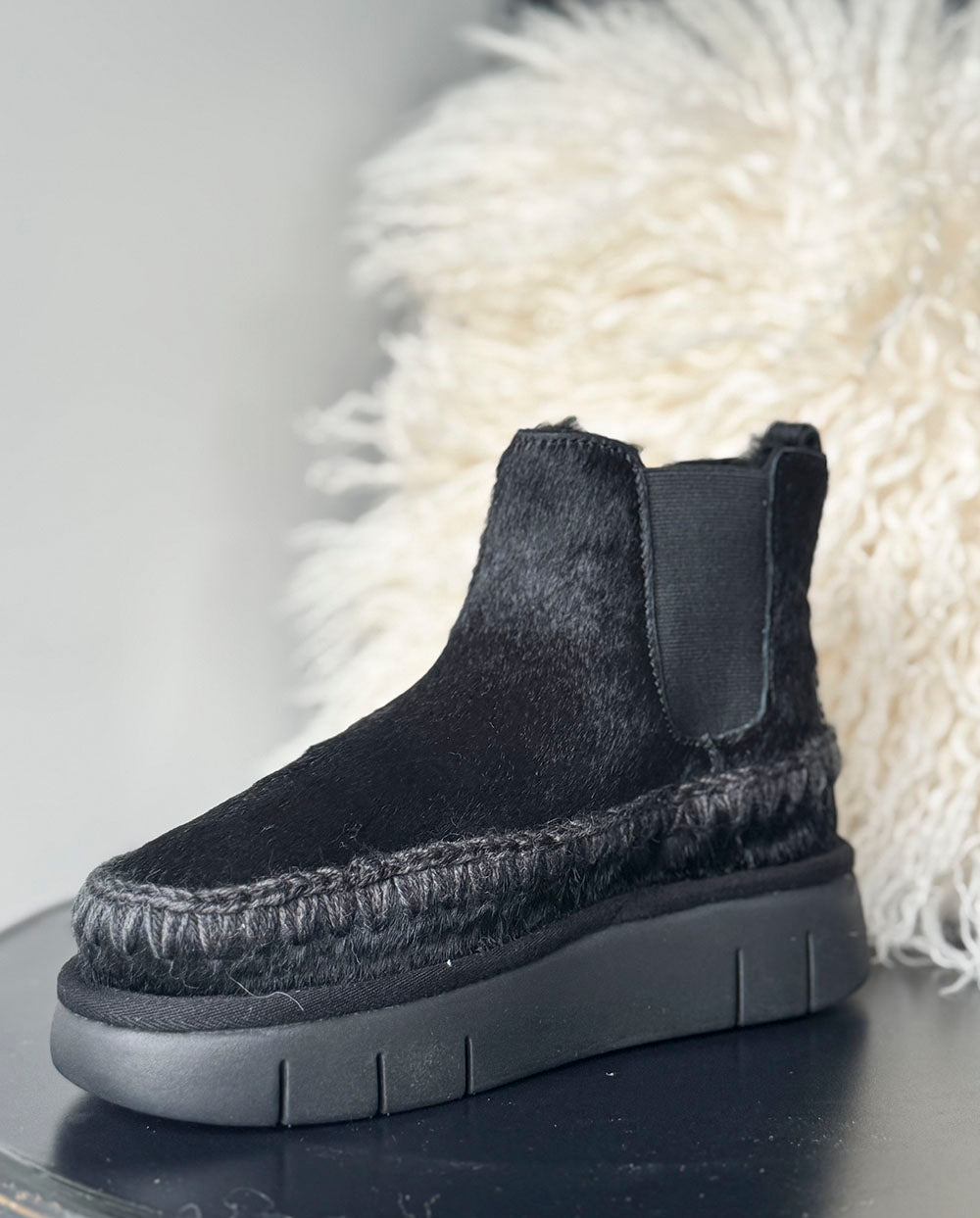 MOU Eskimo Bounce chelsea boot pony skin negro