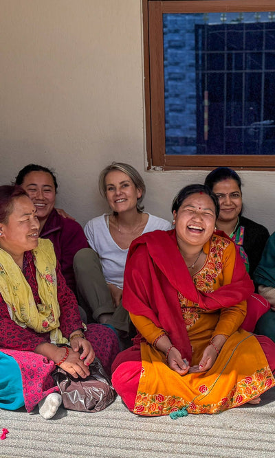 Pulsera nepalí topos negro oro N24