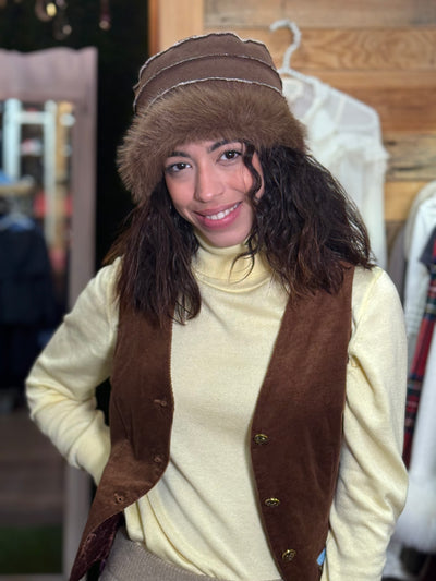 Chapéu em camurça marrom com acabamento em pele Poesia d´Elite 02151