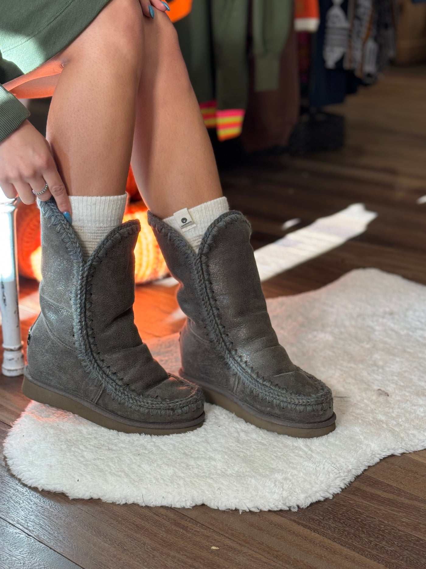 MOU Eskimo inner wedge tall oliva perlada