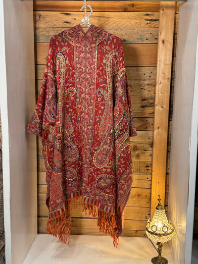 Poncho lana bordado rojo Poc a Poc