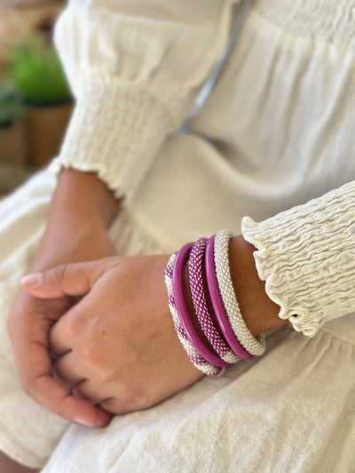Pulsera nepalí rayas blanco-gris-lavanda