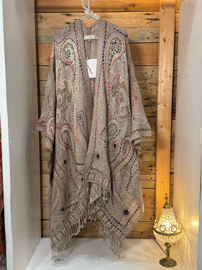 Poncho lana bordado beige Poc a Poc