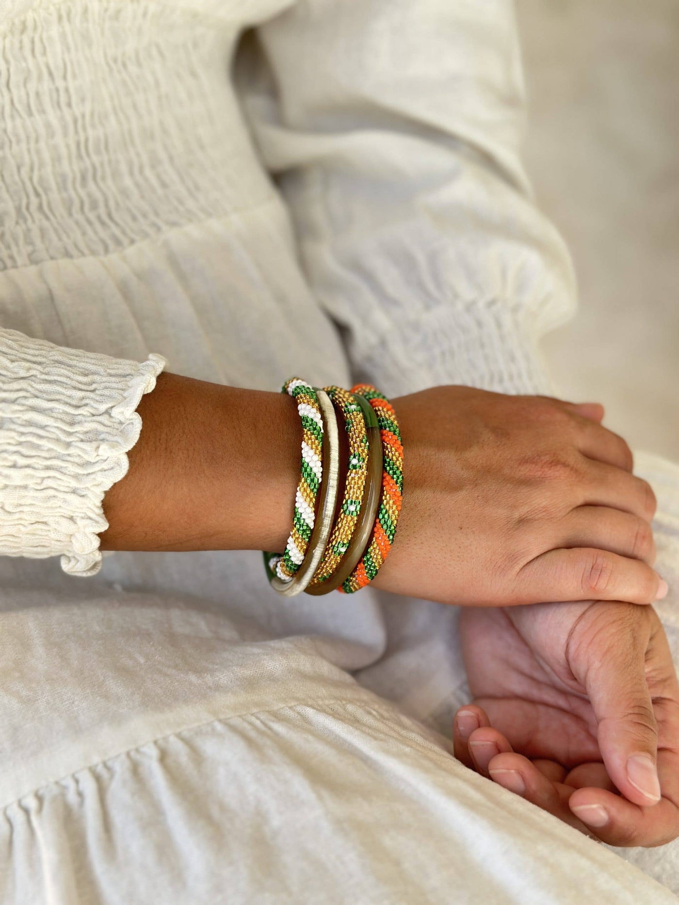 Pulsera nepalí cordones verde-naranja-oro
