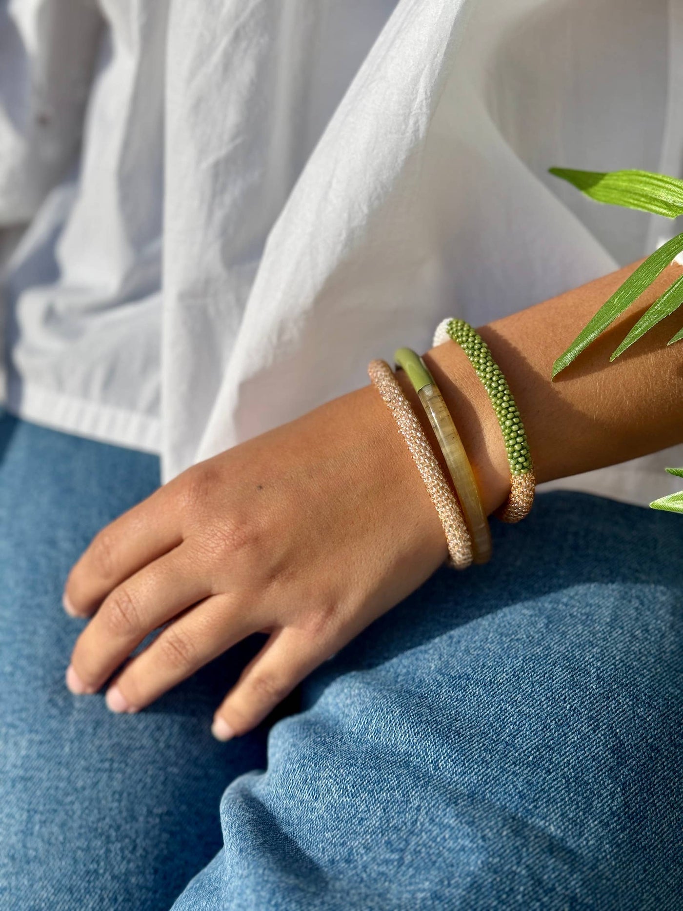 Pulsera nepalí tricolor verde oro y blanco