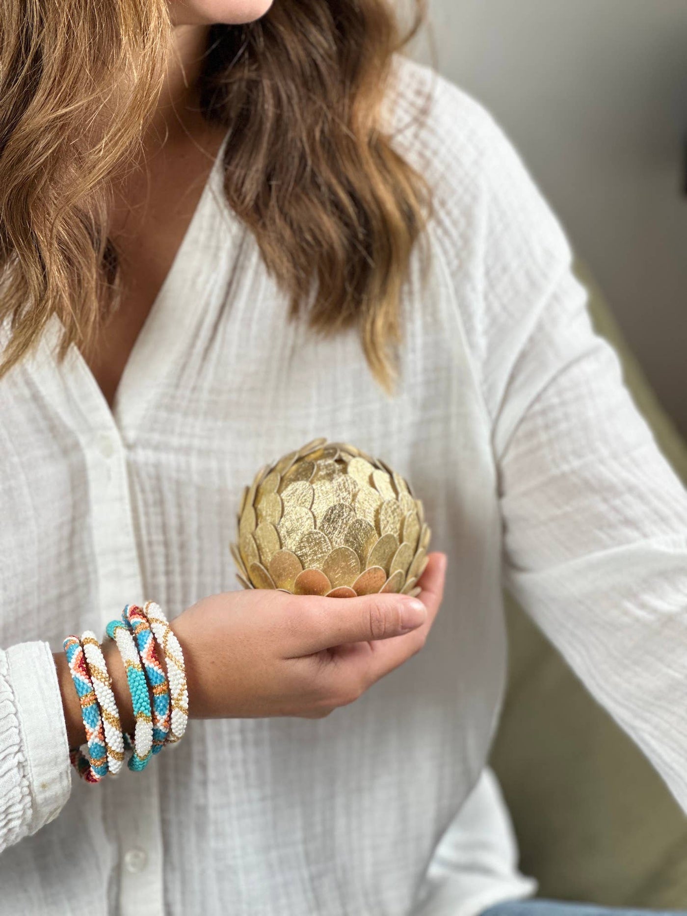 Pulsera nepalí blanco y dorado