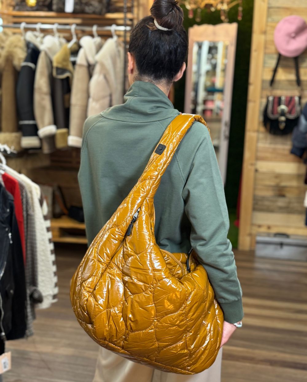 Bolso Tote acolchado shiny golden Canadian