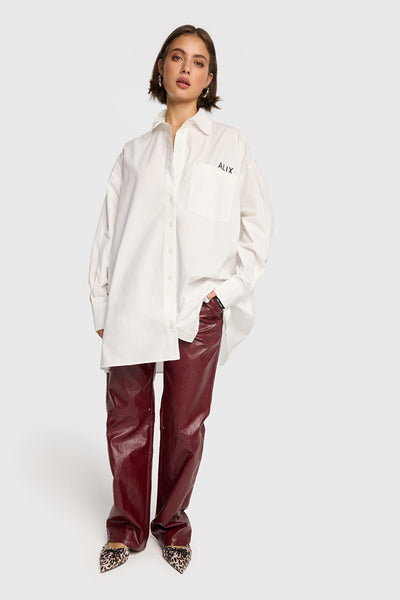 Camisa blanca oversize logo espalda Alix the label