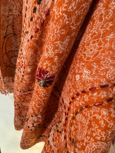 Poncho lana bordado naranja Poc a Poc