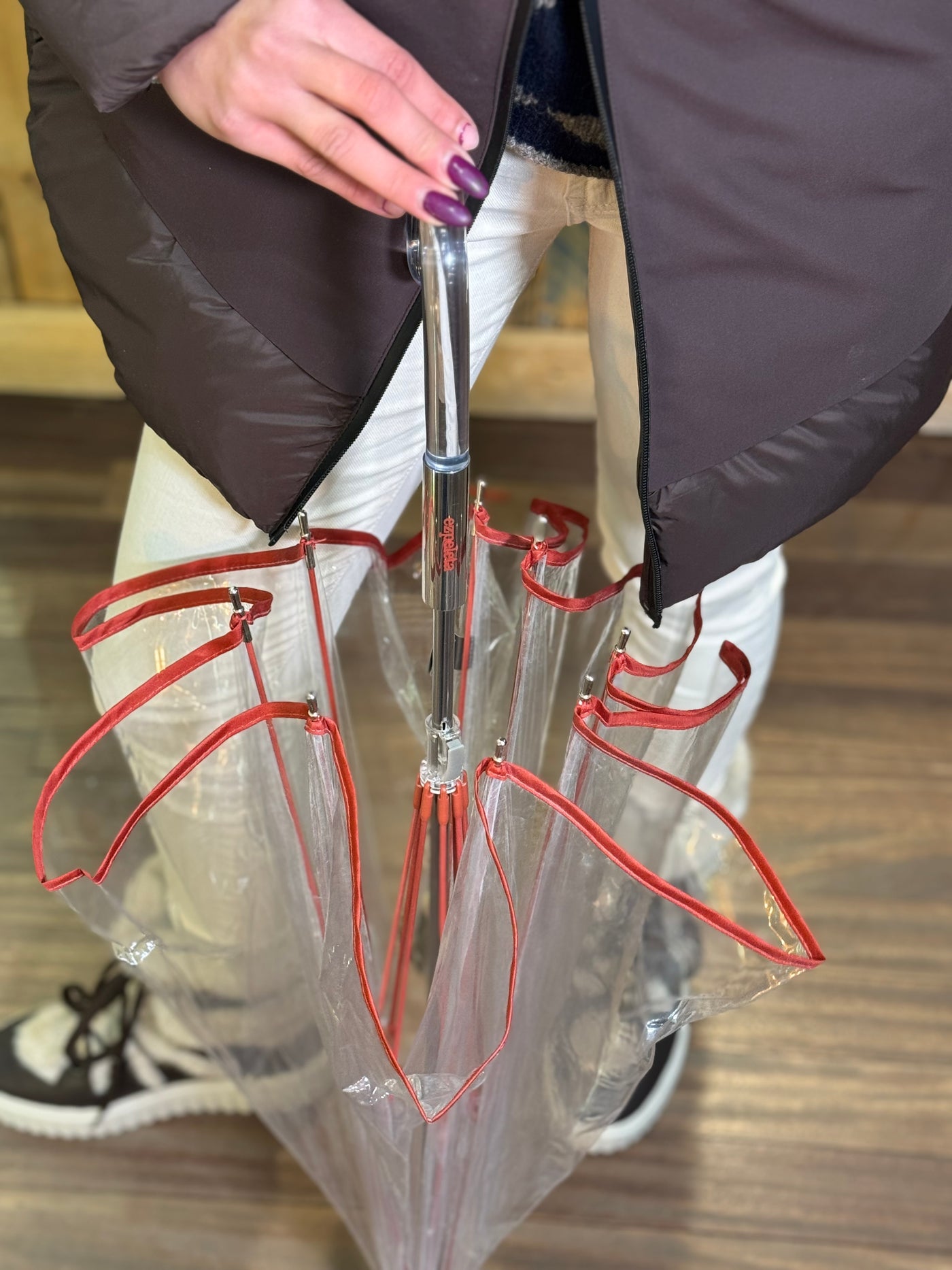Paraguas transparente filo rojo Ezpeleta