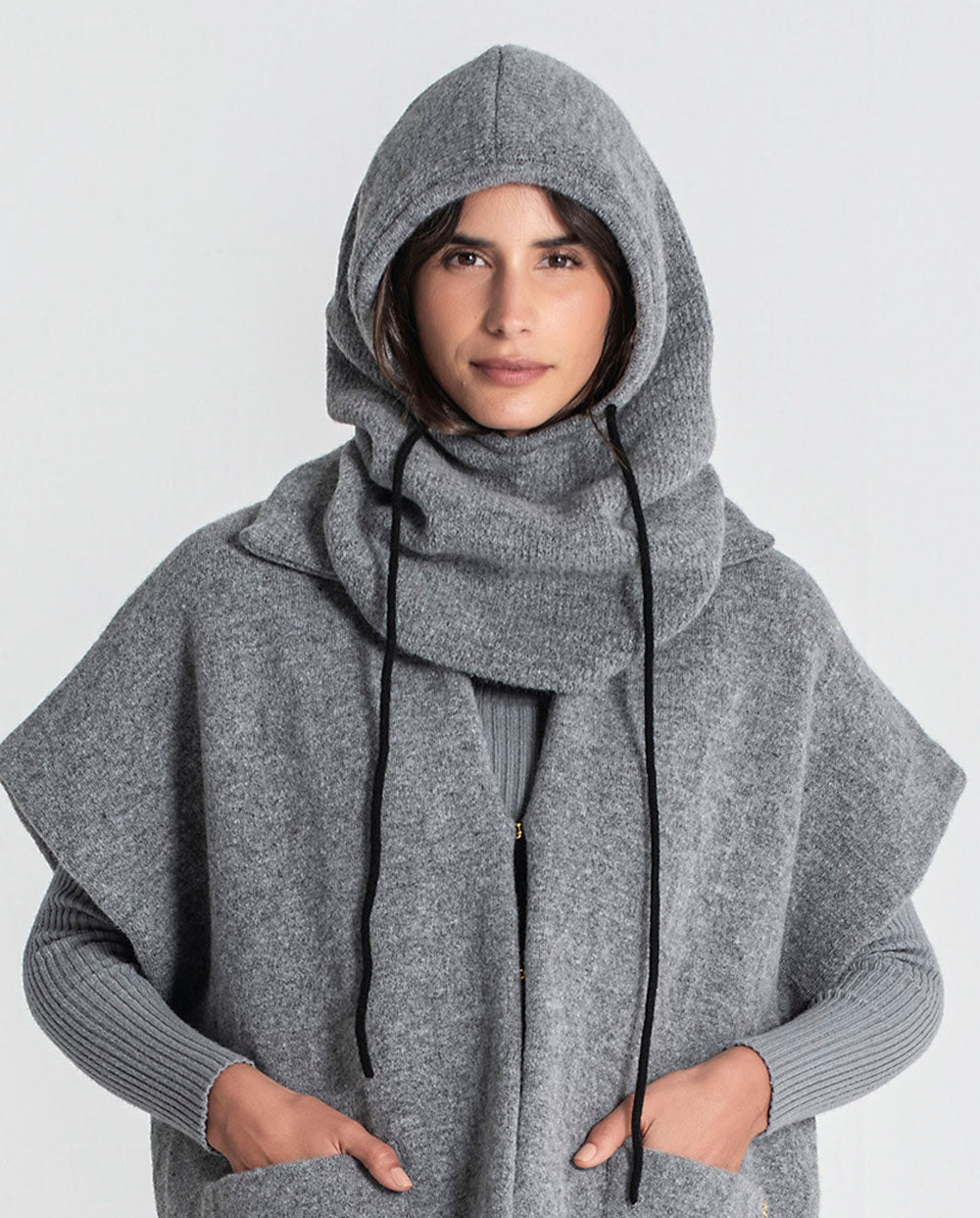 Balaclava gris cordón negro Rüga