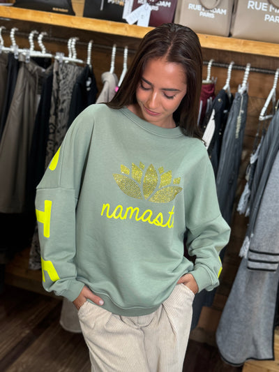 Sudadera Namasté verde y flúor Miss Goodlife