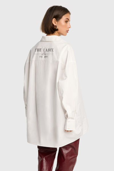 Camisa blanca oversize logo espalda Alix the label