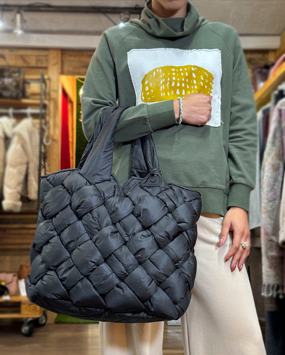 Bolso Tote acolchado entrelazado negro Canadian