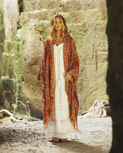 Cris Mata-Poncho-bordado-Poc a Poc