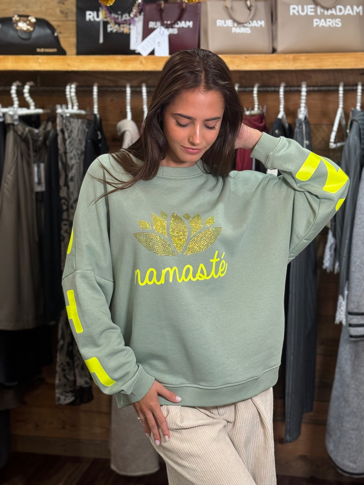 Sudadera Namasté verde y flúor Miss Goodlife
