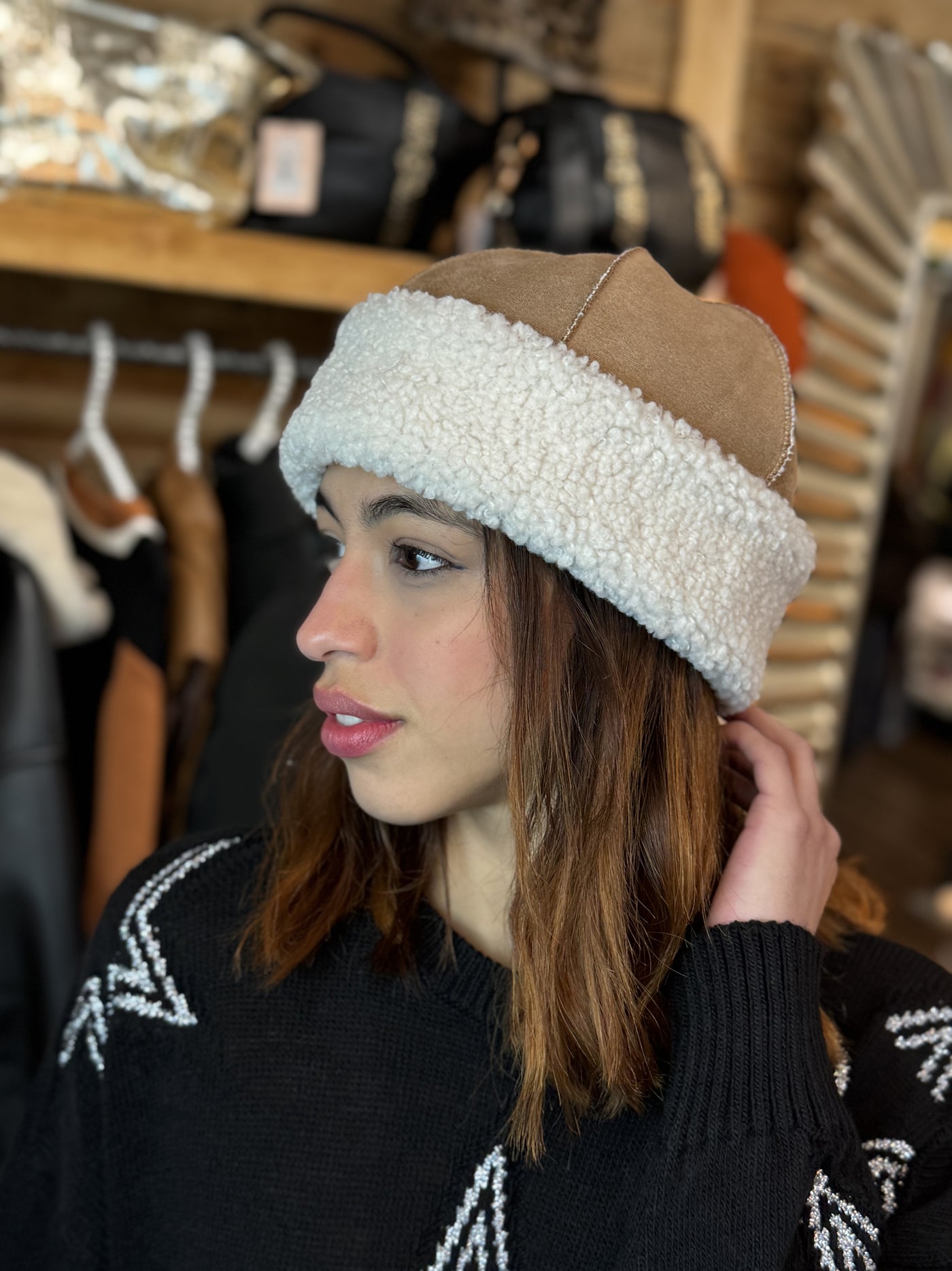 Gorro piel vuelta cámel borreguito Poesia d´Élite