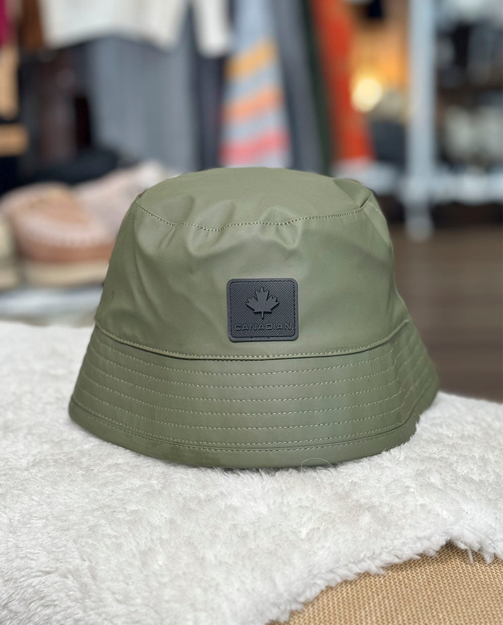 Gorro lluvia verde oliva Canadian Classics