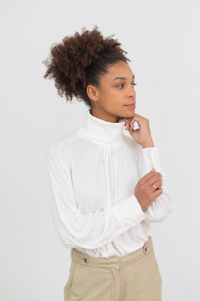 Blusa cuello vuelto blanca PAN Producto Básico