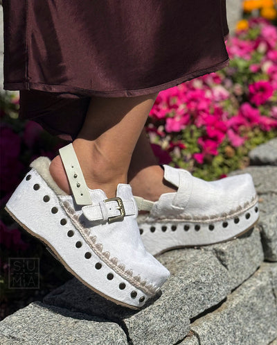 MOU clog pony skin back strap blanco