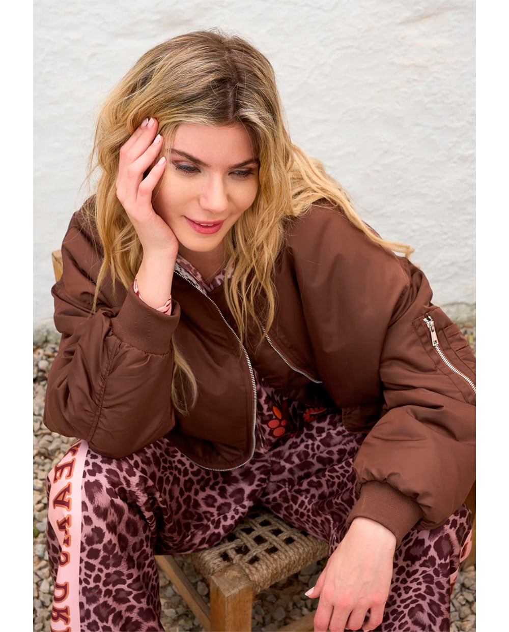 Chaqueta bomber bordado Love Tigers chocolate Miss Goodlife