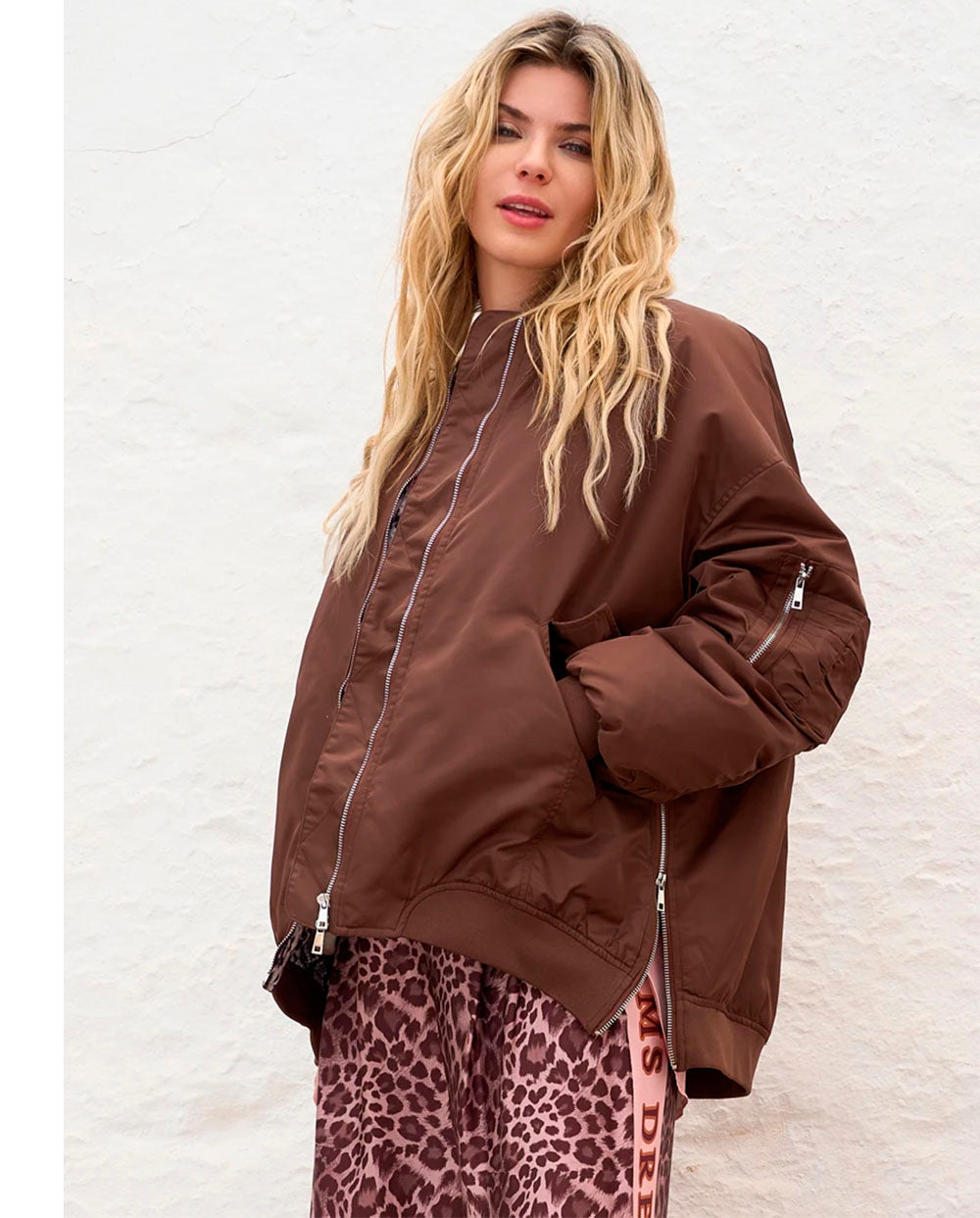 Chaqueta bomber bordado Love Tigers chocolate Miss Goodlife
