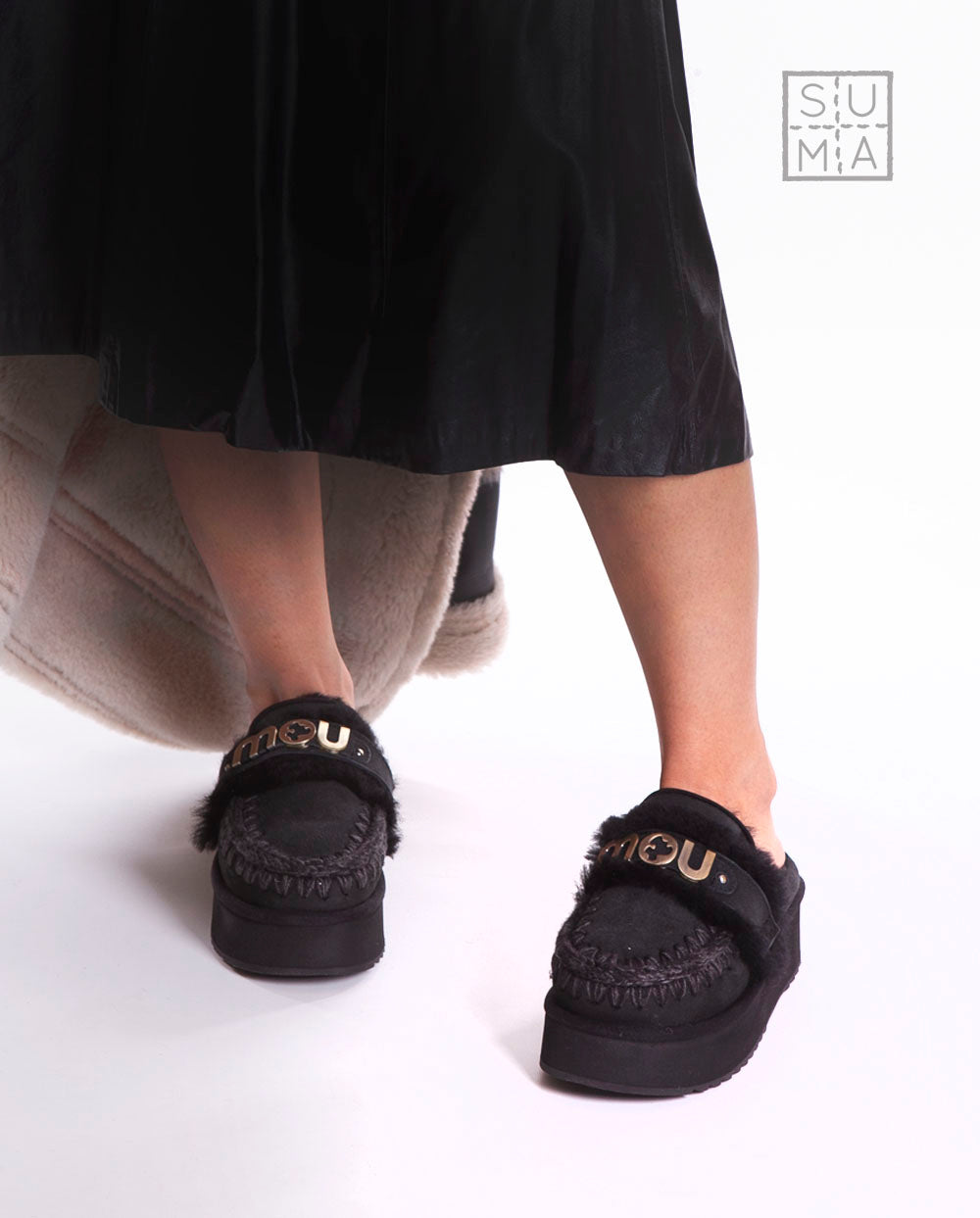 Mou Clog plataforma logo negro