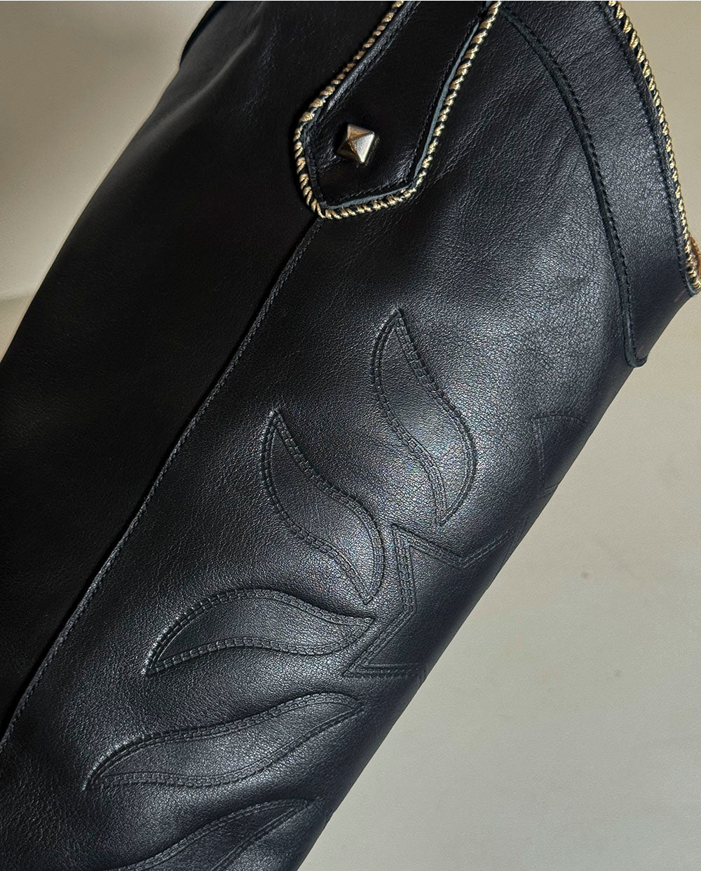 Bota Sauvage negro estrella Nemonic