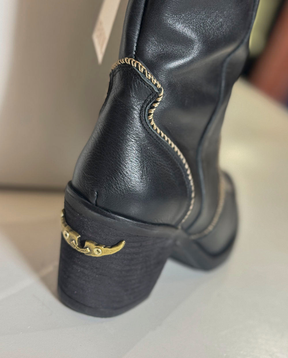 Bota Sauvage negro estrella Nemonic