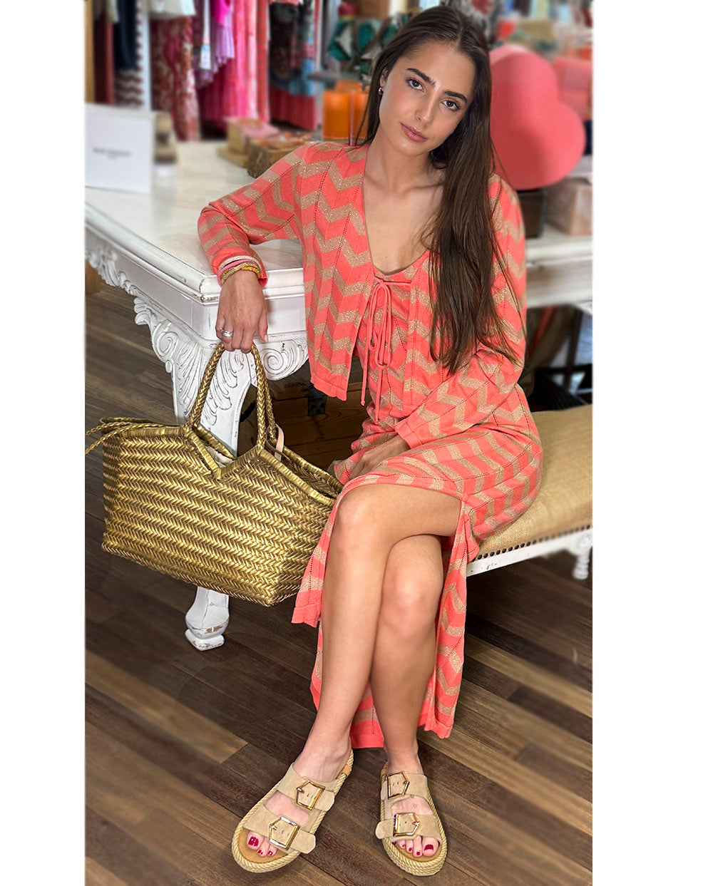 Outfit con sandalias Bohonomad Sydney camel