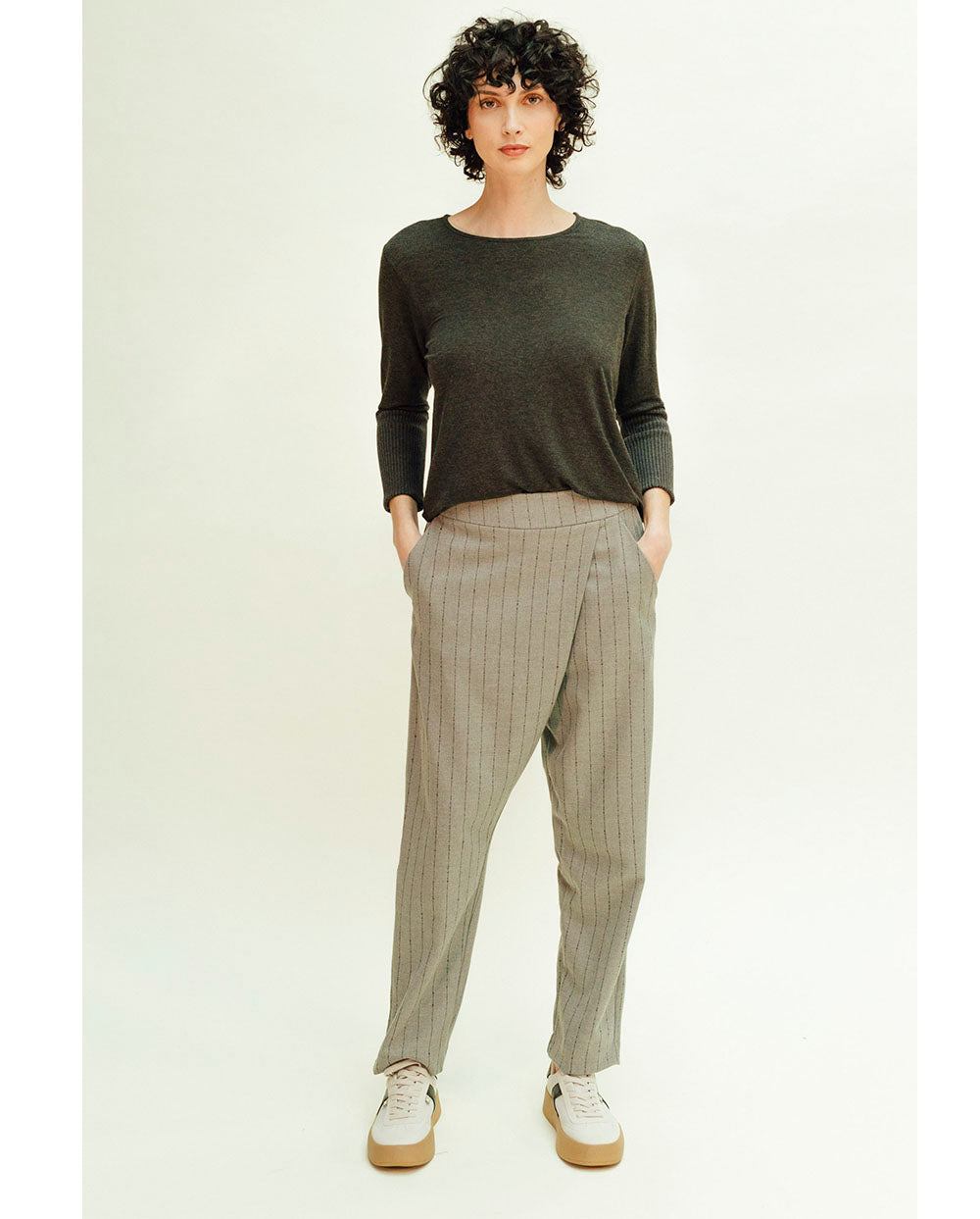 Pantalón gris rayas PAN Producto Básico