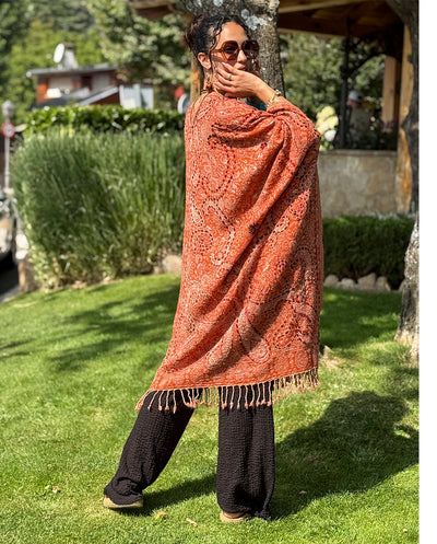 Poncho lana bordado naranja Poc a Poc