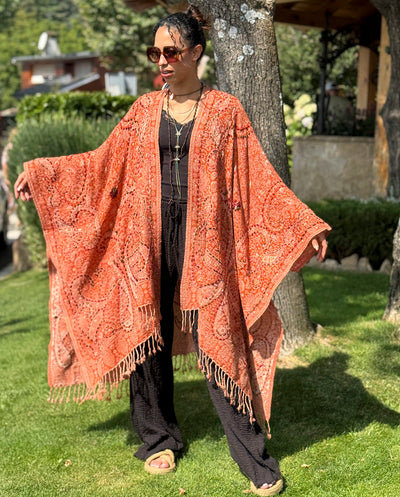 Poncho lana bordado naranja Poc a Poc