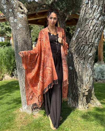 Poncho lana bordado naranja Poc a Poc