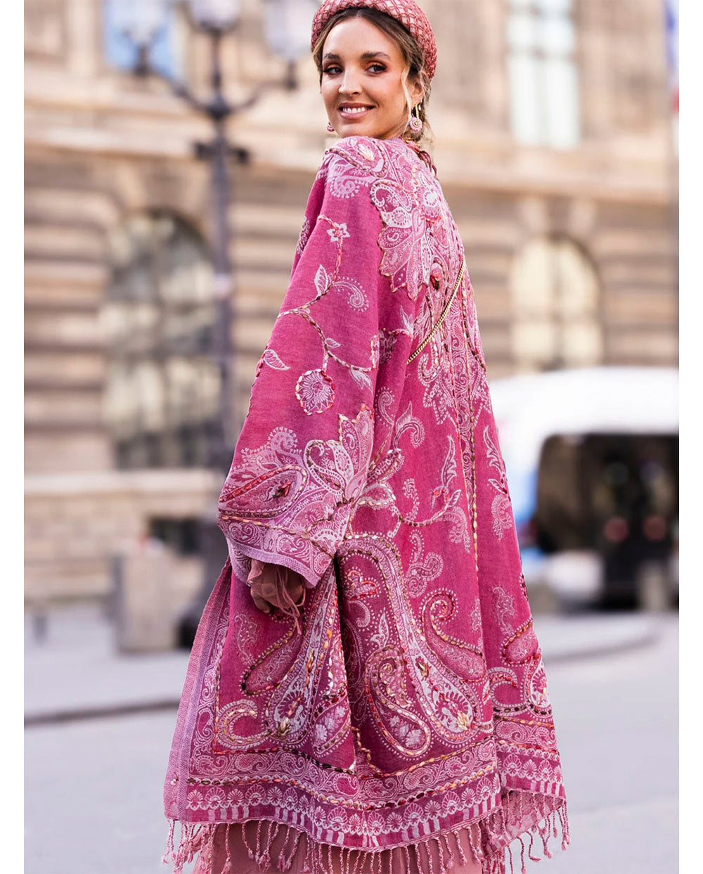 Poncho lana bordado rosa Poc a Poc