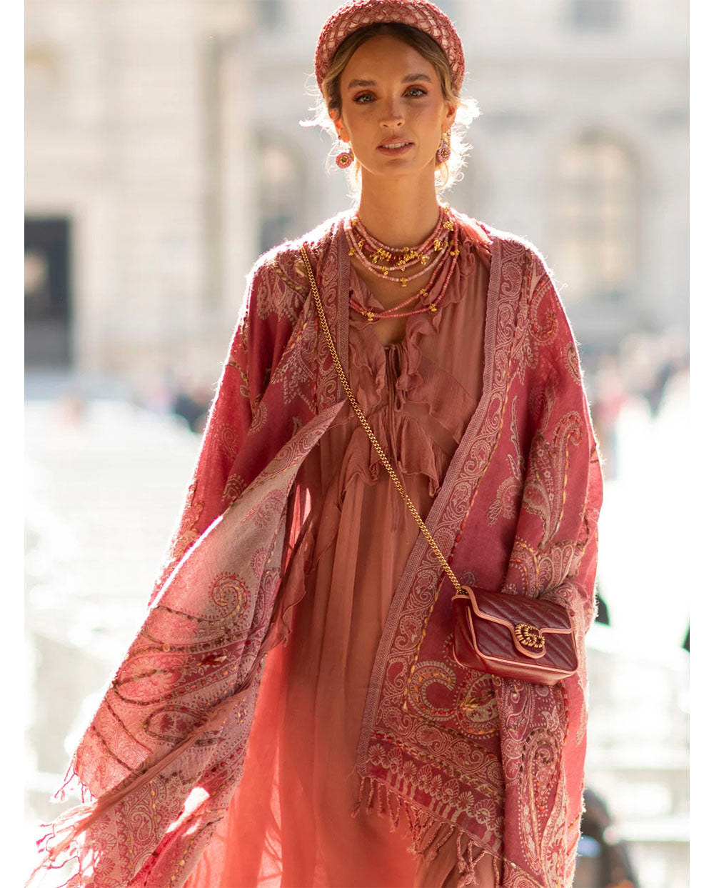 Poncho lana bordado rosa Poc a Poc