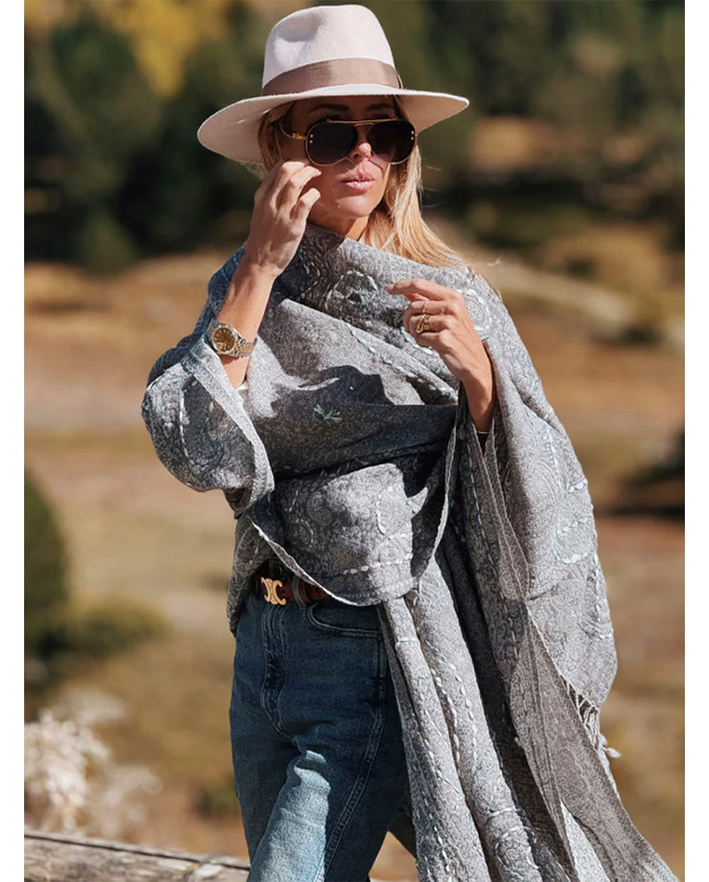 Poncho lana bordado gris Poc a Poc