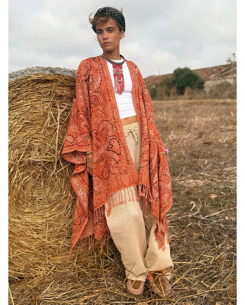 Poncho lana bordado naranja Poc a Poc