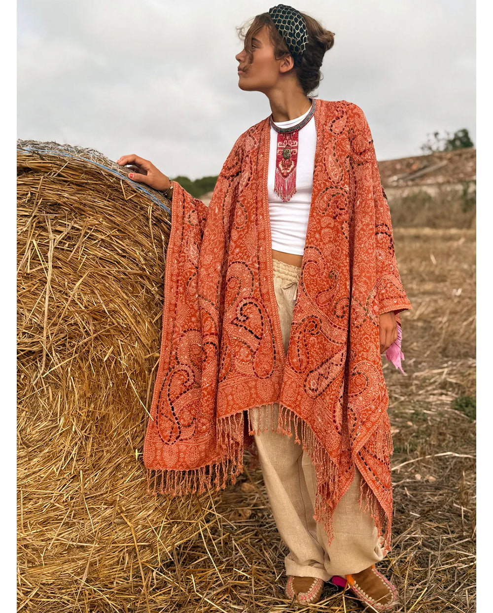 Poncho lana bordado naranja Poc a Poc