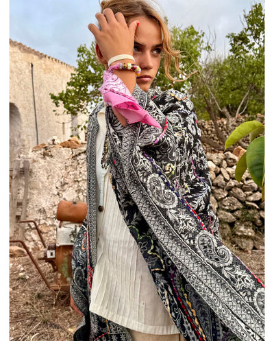 Poncho lana bordado negro Poc a Poc