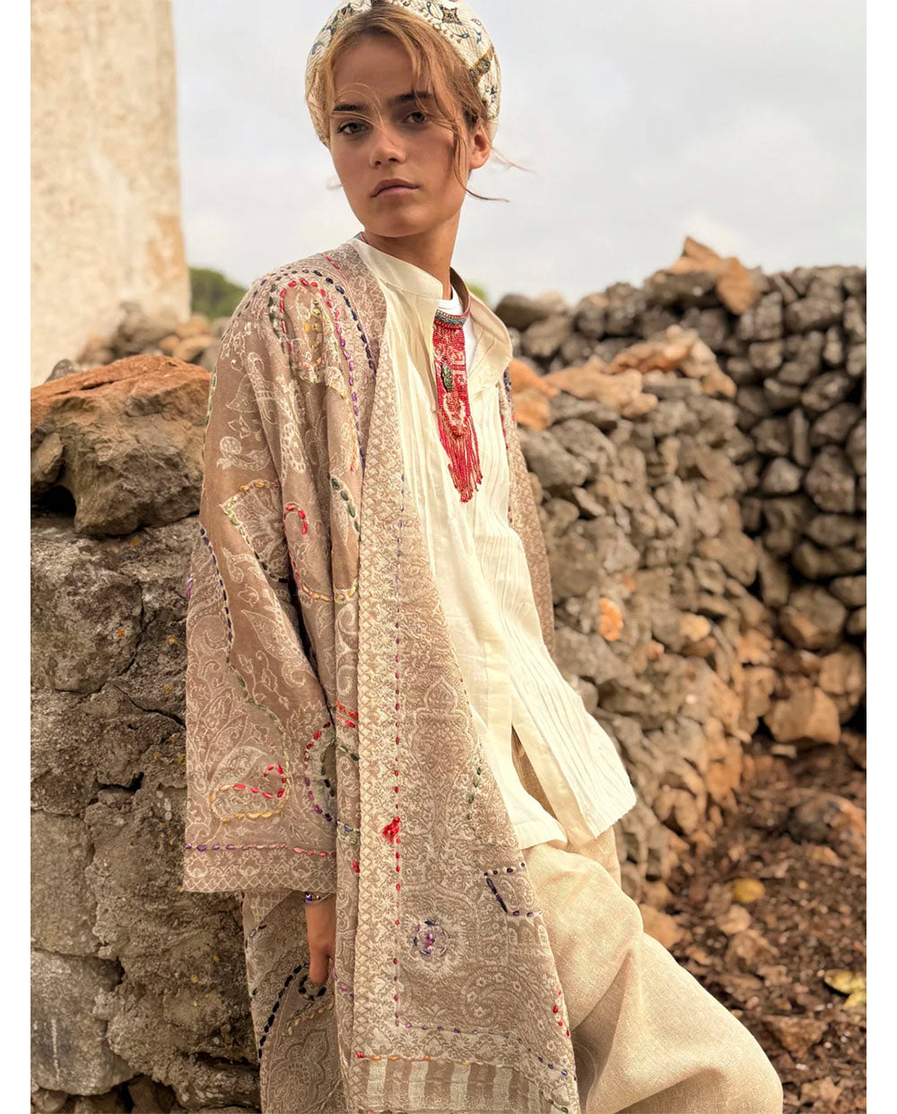 Poncho lana bordado beige Poc a Poc