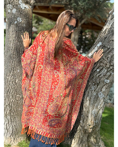 Poncho lana bordado rojo Poc a Poc