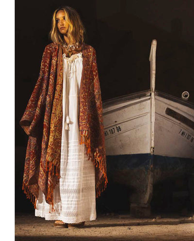 Poncho lana bordado rojo Poc a Poc