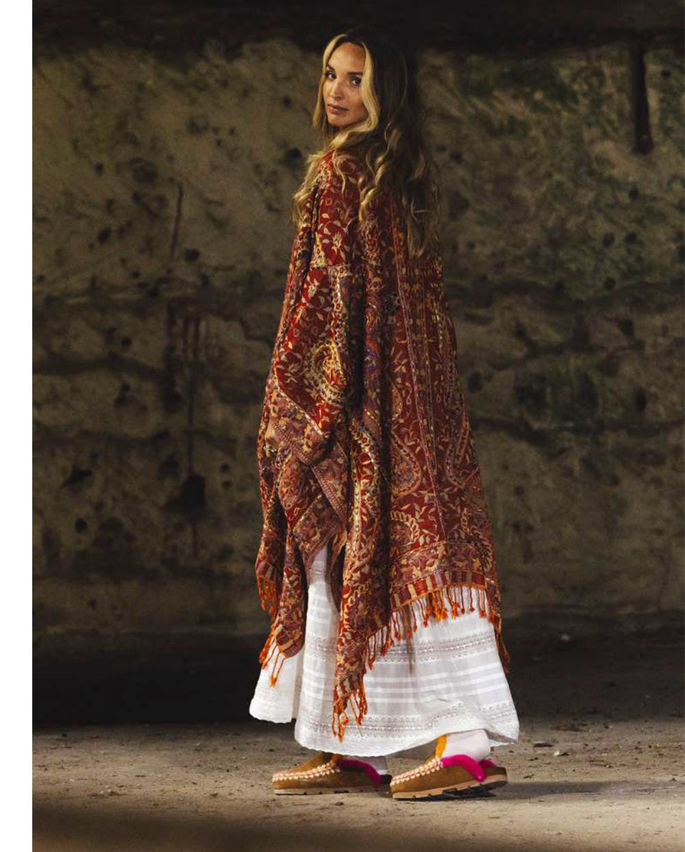 Poncho lana bordado rojo Poc a Poc