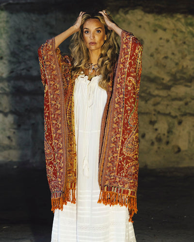 Poncho lana bordado rojo Poc a Poc