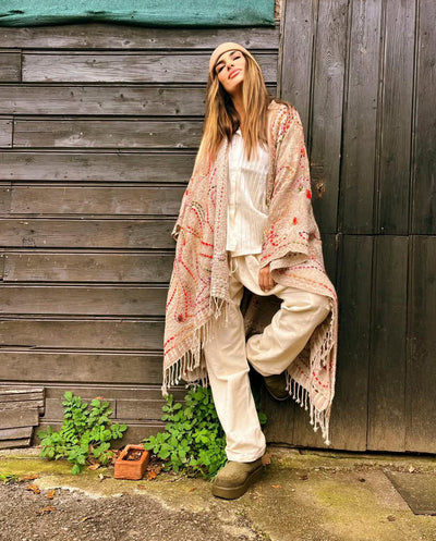Poncho lana bordado beige Poc a Poc