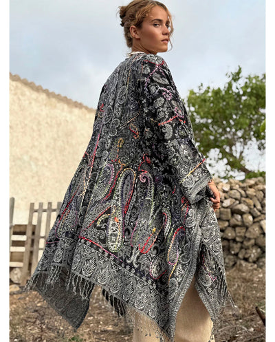 Poncho lana bordado negro Poc a Poc